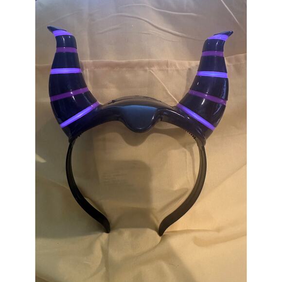 NWT Disney Parks Maleficent Light Up Horn Headband Sleeping Beauty Headband Ears - Picture 1 of 3